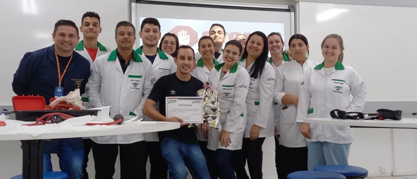 TÉCNICO EM ENFERMAGEM REALIZA PALESTRA SOBRE GRANDES HEMORRAGIAS