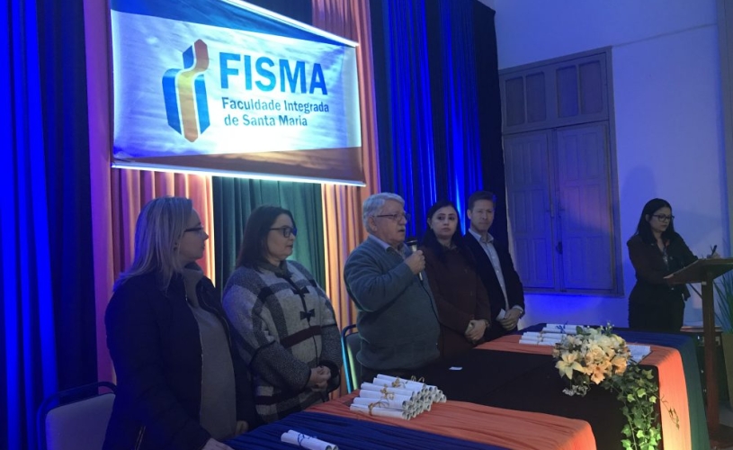 1ª TURMA DE GESTÃO COMERCIAL E DEMAIS CURSOS DA FISMA RECEBEM DIPLOMA