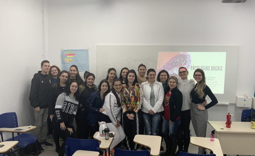 ENFERMAGEM PARTICIPA DE AULA MULTIDISCIPLINAR SOBRE INTERFERÊNCIAS EM NUTRIÇÃO