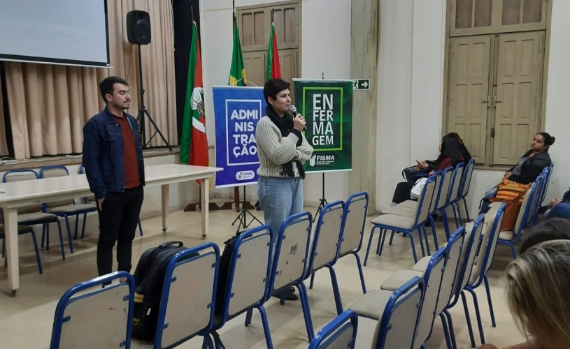 CURSO DE ENFERMAGEM E DE ADMINISTRAÇÃO PARTICIPAM DE AULA INAUGURAL