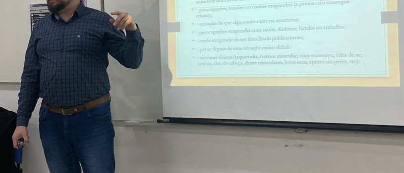 CURSO DE ADMINISTRAÇÃO PARTICIPA DE PALESTRA SOBRE SOFRIMENTO PSICOLÓGICO NO TRABALHO