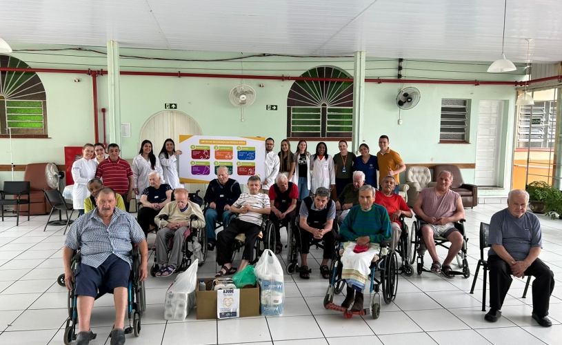 Alunos da FISMA entregam placa de Metas de Segurança da Pessoa Idosa no Lar Vila Itagiba