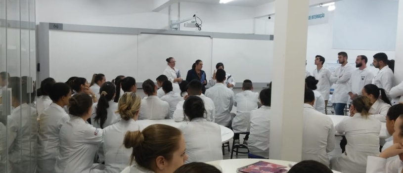 ACADÊMICOS DA ENFERMAGEM PARTICIPAM DE ATIVIDADE INTERDISCIPLINAR