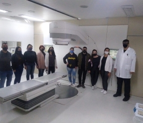 Turma do curso de Radioterapia realiza visita técnica em hospital de Santa Maria